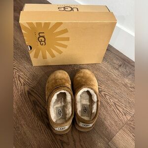 UGG Australia Classic Slipper Size 5